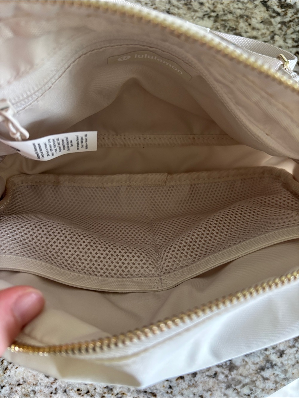lululemon athletica everywhere crossbody bag 3L - Picture 4 of 11